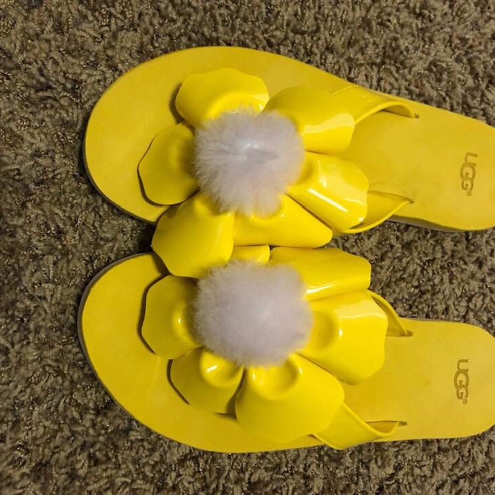 Ugg flip flops Yellow size 9